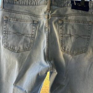 ⭐️ LEI medium high rise light wash capri jeans whisking women size 33”W